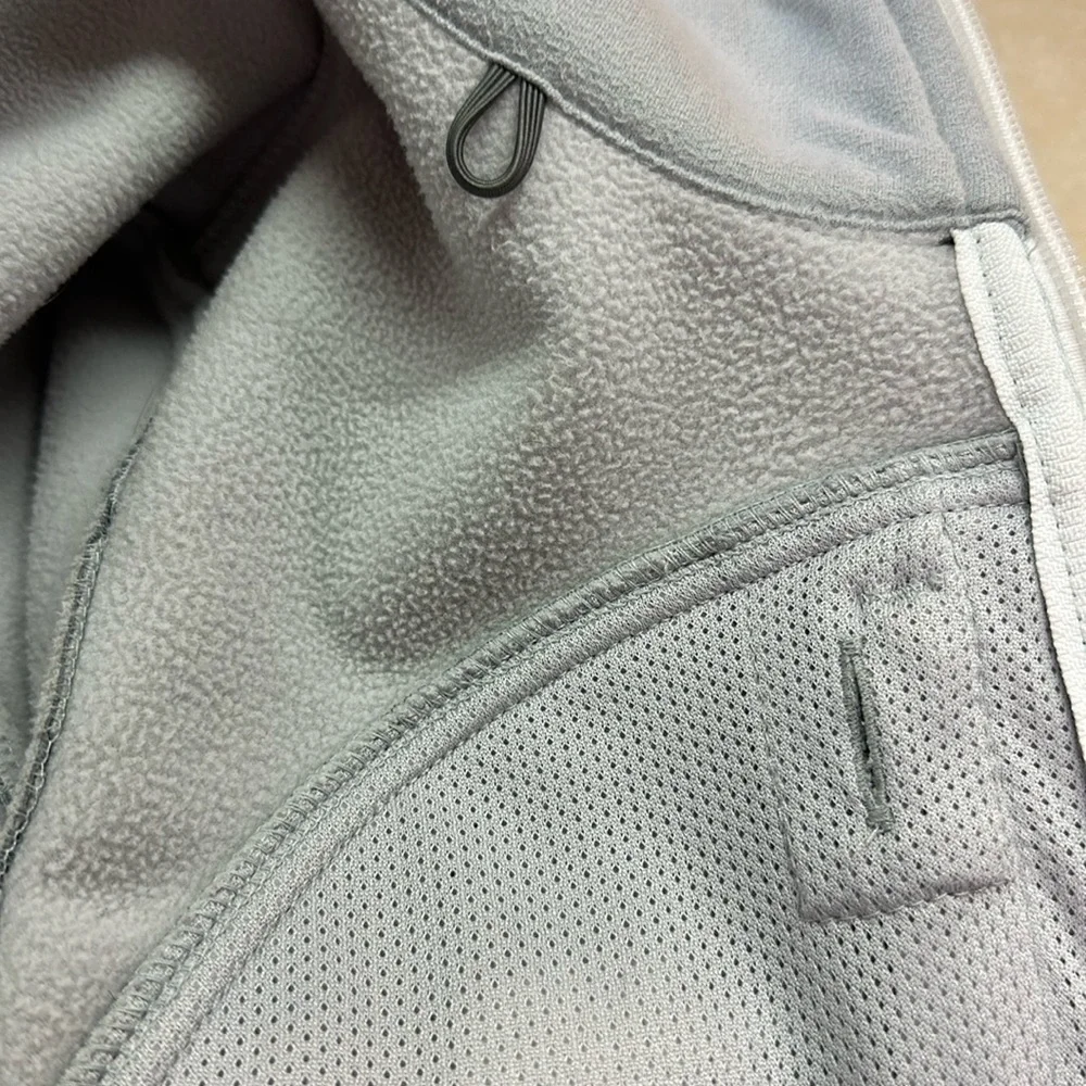 The North Face Softshell Grey/White Zippered Windwall Jacket Fall/Spring…